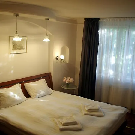 Private House 2km From Old Town בית נופש